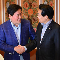 여야 원내대표 첫 만남
