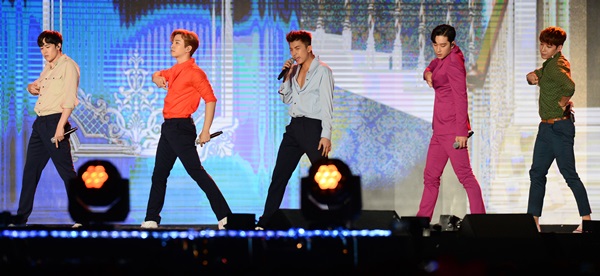 ▲그룹 2PM이 지난해 9월 'DMC 페스티벌 2015, K-ICT와 함께하는 K-POP 슈퍼콘서트'에서 공연을 펼치고 있다.(사진제공=JYP엔터테인먼트)