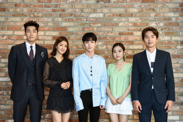 ▲(왼쪽부터) 배우 김영광, 이시영, 샤이니 키, 김슬기, 김태훈(사진=MBC)