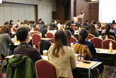 ▲지난 3월 한국제약산업연구회 창립 총회에서 진행된 강연에 100여명의 업계 실무진들이 참석했다.