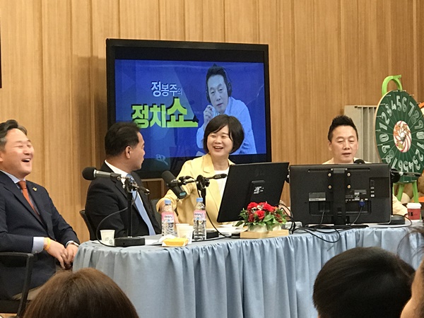 ▲SBS러브FM '정봉주의 정치쇼' 공개방송(사진=SBS)