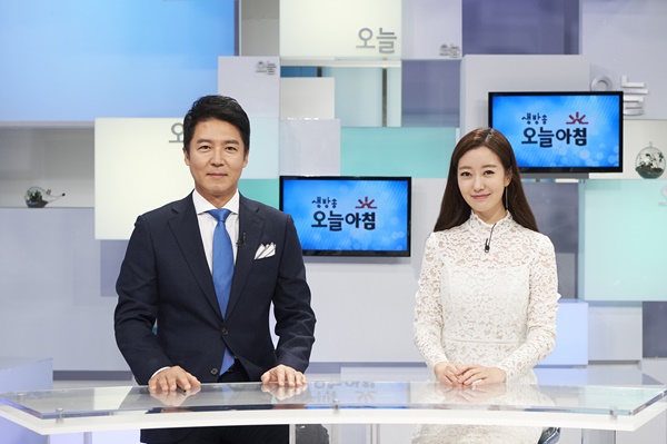 ▲양승은 아나운서의 뒤를 이어 '생방송 오늘아침' 진행자로 내정된 신동진 아나운서(왼쪽)와 이재은 아나운서 (사진=MBC)