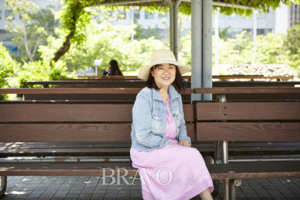 ▲아들이 입어보라던 꽃무늬 원피스에 청재킷. 성재가 이 모습을 보면 좋아할까요?(사진 박규민 parkkyumin@gmail.com)