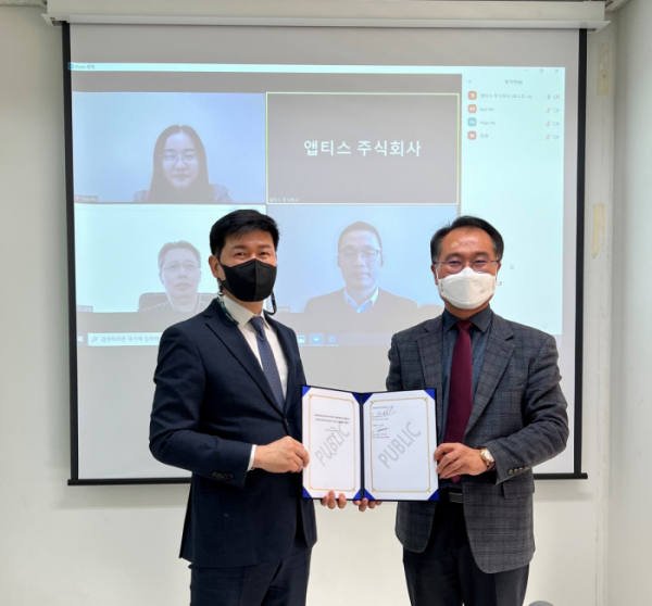 ▲(left)Brian Hosung Min, GenScript ProBio CEO, (right) Jeong Sang-jeon, AbTis CEO