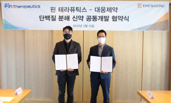▲전승호 대웅제약 대표(왼쪽), 조현선 핀테라퓨틱스 대표