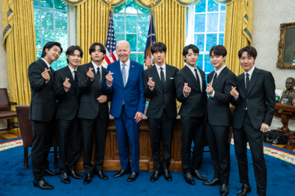 ▲방탄소년단이 지난달 31일 미국 백악관을 방문해 조 바이든 대통령을 만났다.(사진제공=The White House)