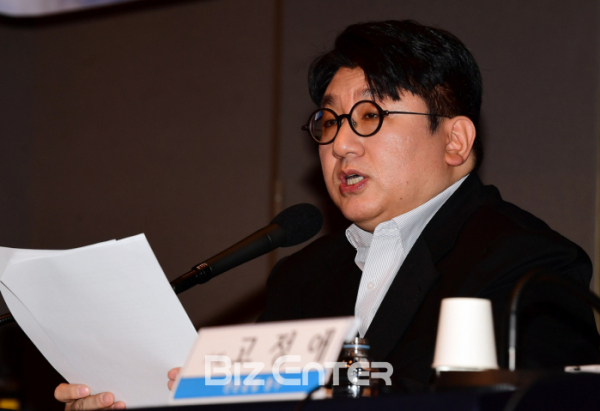 ▲방시혁 하이브 의장이 15일 오전 한국프레스센터에서 열린 관훈포럼 강연에 참석했다.(비즈엔터 DB)