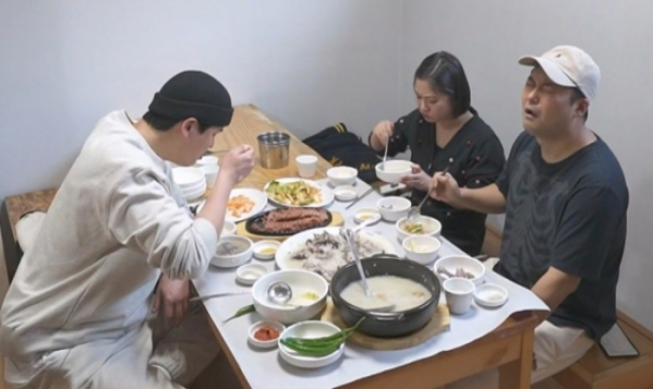 ▲'나 혼자 산다' 누룽지 백숙 식당 맛집 방문(사진제공=MBC)