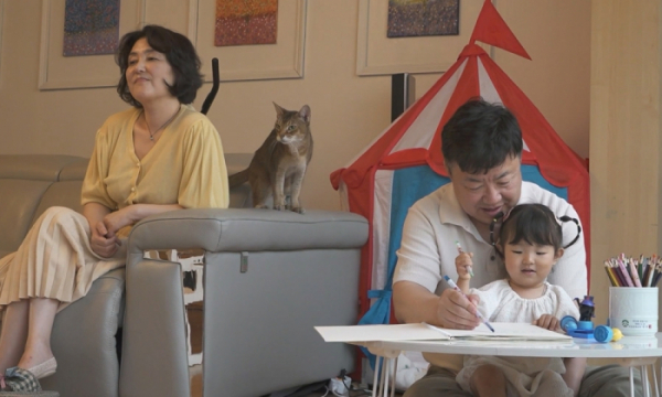 ▲'나혼자산다' 이유진 엄마(왼쪽부터), 고양이, 아빠 이효정, 조카(사진제공=MBC)