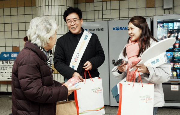 ▲한국지역난방공사 겨울철 에너지 절약 거리 캠페인(사진제공=한국지역난방공사)
