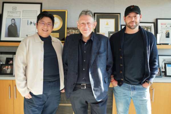 ▲HYBE Chairman Bang Sihyuk (from left), Lucian Grange, chairman and CEO of Universal Music Group, and Scooter Braun, CEO of HYBE Americas.(HYBE)