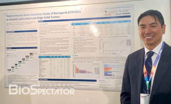 ▲크리스토퍼 리우(Chrisopher H. Lieu) 콜로라도대 암센터 부교수 ESMO 포스터 발표현장
