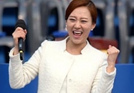  장윤정, 논란속에도 도경완과 묵묵히 '결혼 준비' 