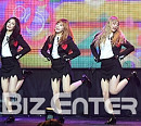 [BZ포토] 소나무, 단체 각선미 댄스