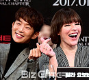 [BZ포토] 이준기-밀라 요보비치, 완벽한 손가락 하트