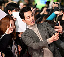 [BZ포토] 조인성, 팬과의 셀카~