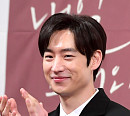 [BZ포토] 이제훈, 박수치는 모습도 화보!