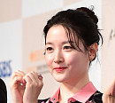 [BZ포토] 이영애, 여신의 손하트