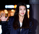 [BZ포토] 전지현, 강남에 뜬 인어공주