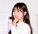 [BZ포토] 오마이걸 유아, 두 볼이 발그레
