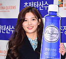 [BZ포토] 김유정, 얼굴만큼 반듯한 손글씨