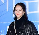 [BZ포토] 고아라, 쓰레기 응원 온 성나정