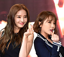 [BZ포토] 한채영-홍진영, 막상막하 애교 배틀