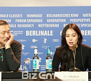 [BZ포토] 김민희, 지그시 바라보는 홍상수…여기는 베를린