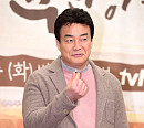 [BZ포토] 백종원, 쑥스러운 손가락 하트