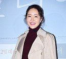 [BZ포토] 엄지원, '미씽' 인연으로 공효진 응원 왔어요~