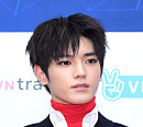 [BZ포토] NCT 127 태용, 복학생 패션도 완벽 소화하는 얼굴