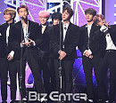 [BZ포토] 방탄소년단, 'WINGS'로 4분기 음반부문 접수!