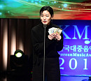 [BZ포토] 이랑, '트로피 팔아 월세 벌었어요~'