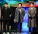 [BZ포토] 최우수 록 노래상 수상한 전범선과 양반들