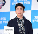 [BZ포토] 유세윤, 소품으로 유쾌하게