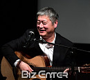 [BZ포토] 강승원, 부드러운 기타 선율