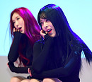 [BZ포토] 브레이브걸스 민영-은지, 과감한 의자 댄스