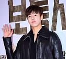 [BZ포토] 이현우, 손인사에 女心 흔들