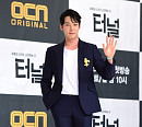 [BZ포토] 최진혁, 훈훈한 수트 자태