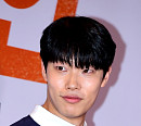 [BZ포토] 류준열, 미세먼지 퇴치하는 힐링 미소