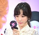 [BZ포토] 태연, '거울아 세상에서 누가 제일 예쁘니?'