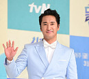 [BZ포토] 신현준, 맏형의 시원한 손인사
