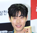 [BZ포토] 류준열, 얼굴이 반쪽