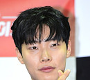 [BZ포토] 류준열, 달콤한 애교 하트