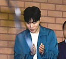 [BZ포토] 류준열, 팬들 환호성에 광대가 씰룩씰룩