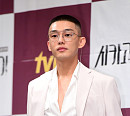 [BZ포토] 유아인, 반삭도 완벽 소화