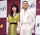 [BZ포토] 임수정-유아인, 주변 질투하게 만드는 꽁냥꽁냥 케미