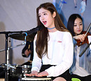 [BZ포토] 다이아 은진, 안타까운 무릎 멍