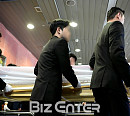 [BZ포토] 유족들 슬픔 속 故 김영애 발인식