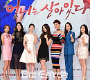 [BZ포토] 포즈 취하는 '언니는 살아있다' 출연진